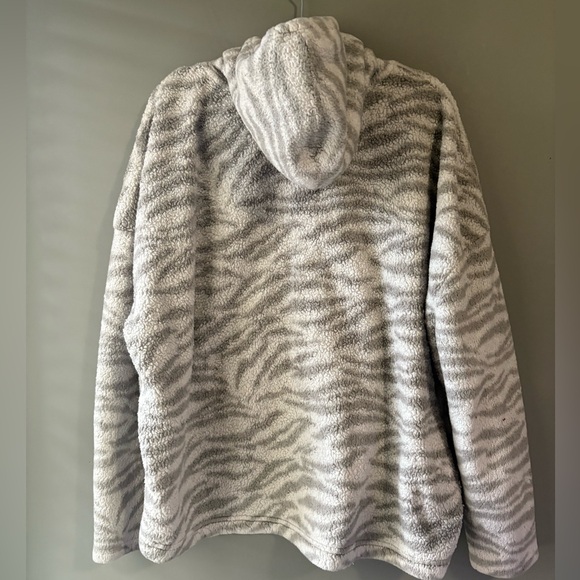George XXL printed sherpa hoodie featuring a zebra print and a quarter-zip - Picture 5 of 7